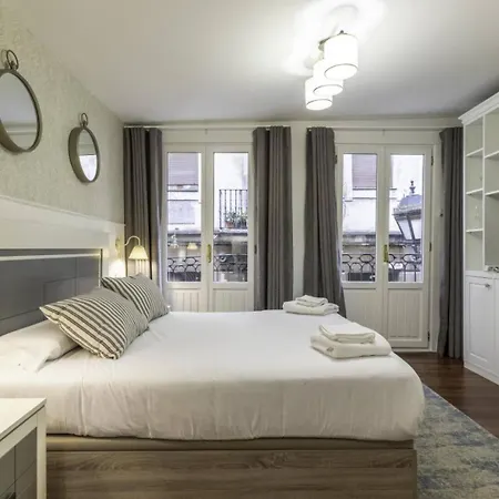 Casco Viejo, Tranvia, Metro, A Pie Apartamento