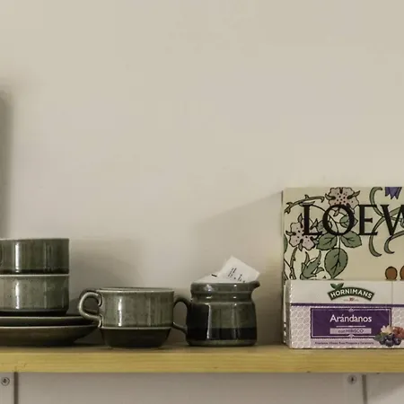 Casco Viejo, Tranvia, Metro, A Pie *