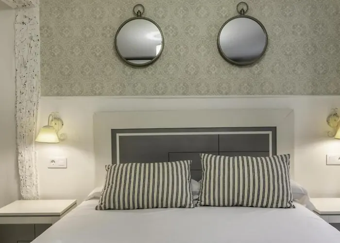 Casco Viejo, Tranvia, Metro, A Pie Apartment