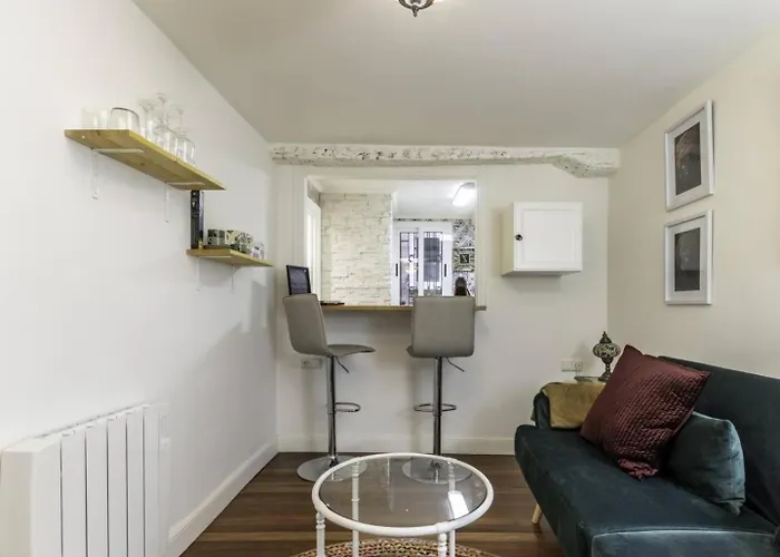 Casco Viejo, Tranvia, Metro, A Pie Daire *