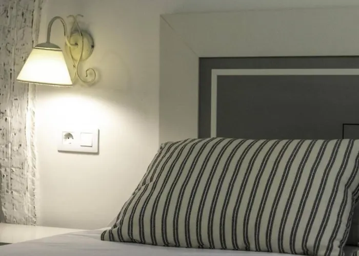 Casco Viejo, Tranvia, Metro, A Pie