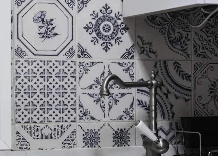 Casco Viejo, Tranvia, Metro, A Pie Bilbao