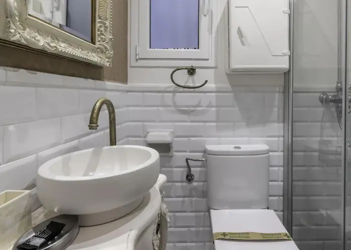 Casco Viejo, Tranvia, Metro, A Pie Bilbao