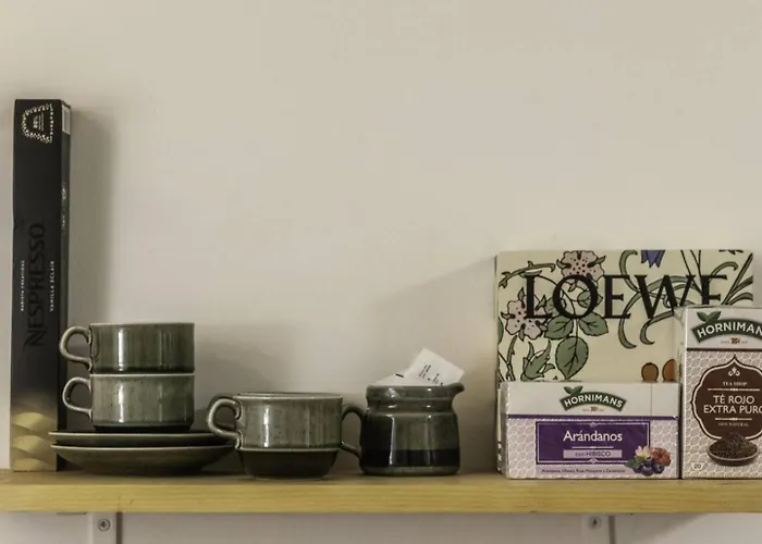 Casco Viejo, Tranvia, Metro, A Pie *